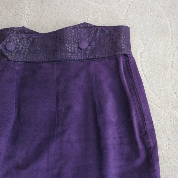 Danier Suede Pencil Skirt - Picture 4 of 12